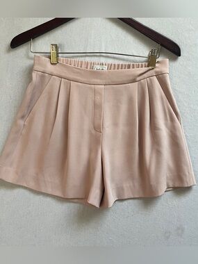T Babaton Aritzia Size 2 Light Blush Pleated Shorts
